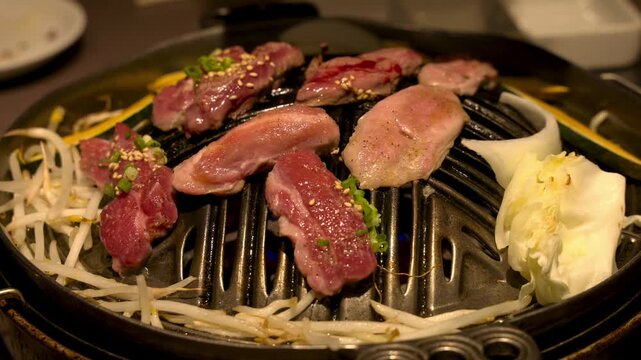 北海道でジンギスカン（成吉思汗）鍋を食す
