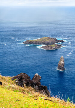 Scenic view of Motu Nui, Motu Iti, and Motu Kao Kao volcanic islets in the Pacific Ocean seen from Orongo cliffs on Easter Island, Chile.