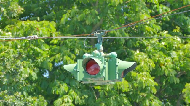 Suspended traffic signal head shakes violently from severe wind gusts