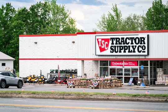 Rome, NY - Jun 17, 2026: Exterior of the Tractor Supply Co. store located at 1790 Black River Boulevard, Rome, NY 13440, a national rural‑lifestyle retailer with over 2,200 locations 