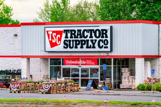Rome, NY - Jun 17, 2026: Exterior of Tractor Supply Co. store located at 1790 Black River Boulevard, a national rural‑lifestyle retailer with over 2,200 locations offering farm supplies