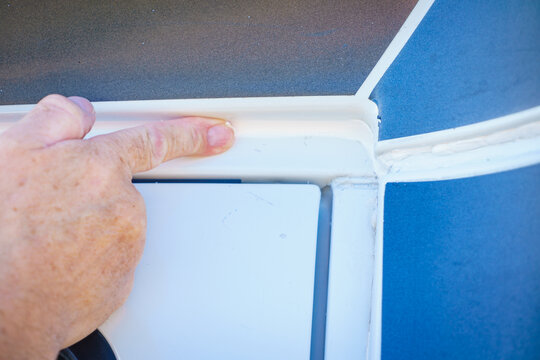Applying silicon on caravan body