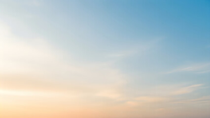 Obraz premium Soft gradient sky with warm clouds at sunset
