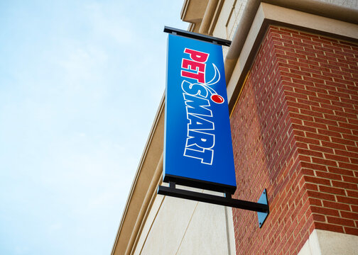 New Hartford, NY - June 21, 2026: Exterior view of the PetSmart vertical logo sign, located at 4798 Commercial Drive in New Hartford, NY 13413, a national pet supply retailer 