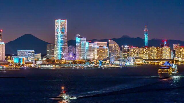 横浜ベイブリッジからマジックアワーの富士山とみなとみらいの夜景パノラマ&larr;左方向スライド