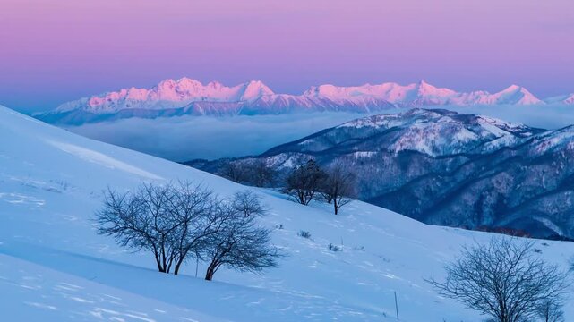 冬の霧ヶ峰高原車山湿原から夜明けの穂高連峰モルゲンロートパノラマ&rArr;右方向スライド動画