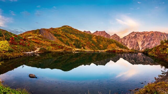 水面に映る山」の写真素材 | 5,559件の無料イラスト画像 | Adobe Stock