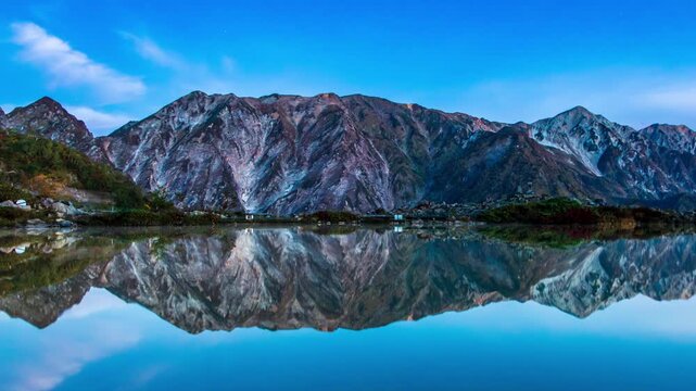 水面に映る山」の写真素材 | 5,530件の無料イラスト画像 | Adobe Stock