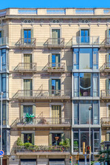 Obraz premium Classic Residential Building Facade with Green Shutters and Balconies in Barcelona, Eixample District Architecture
