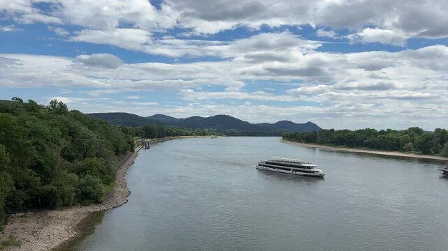 View of the Rhine in the city of Bonn with the Siebengebirge in the background (4K).