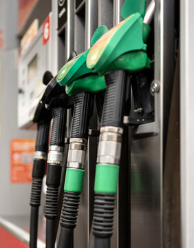 Auto Fueling Guns In Use