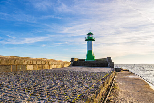 Mole  und Molenturm in der Stadt Sassnitz auf der Insel R&uuml;gen
