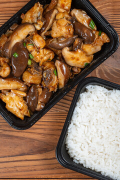 Takeaway set meal with braised chicken chunks mixed with glossy shiitake mushrooms and chopped green onions, paired with a separate box of steamed white rice
