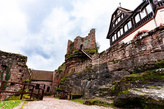 Ch&acirc;teau du Haut-Barr, ruines m&eacute;di&eacute;vales &agrave; Saverne, Alsace, France