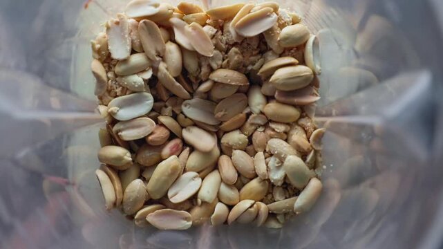 Blending peanut for homemade peanut butter