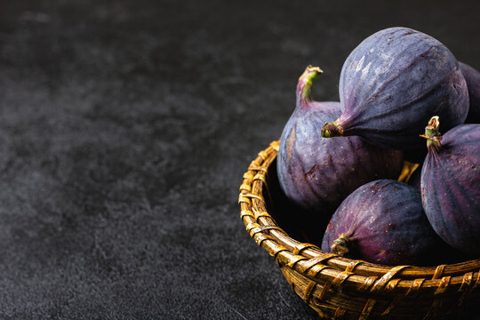 Fresh figs in a straw basket.