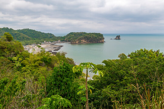 Suicide Rock and Sua beach along Pacafic Ocean, Atacames, Esmeraldas province, Ecuador.