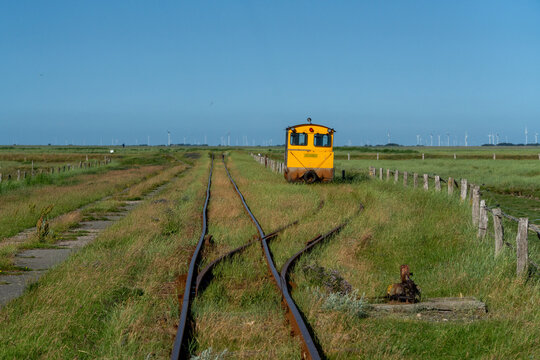 Lorenbahn train on narrow gauge tracks on Hallig Oland