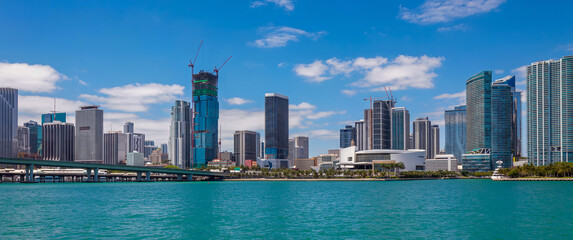 Obraz premium A panoramic view of Downtown Miami from the Sea