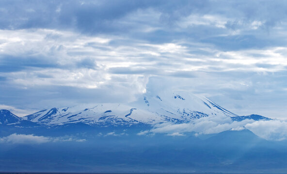 Mount Erciyes  is a 3,917 m dormant stratovolcano in central T&uuml;rkiye, renowned for its snow-capped summit, dramatic landscapes, and world-class skiing.