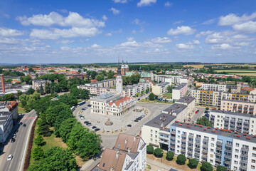 Historyczne miasto Głubczyce w województwie Opolskim z pięknym rynkiem w kształcie ćwiartki koła. Panorama z lotu ptaka latem. © Franciszek