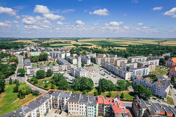 Historyczne miasto Głubczyce w województwie Opolskim z pięknym rynkiem w kształcie ćwiartki koła. Panorama z lotu ptaka latem. © Franciszek