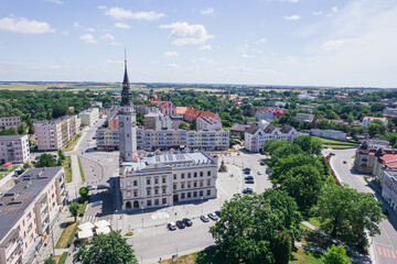 Historyczne miasto Głubczyce w województwie Opolskim z pięknym rynkiem w kształcie ćwiartki koła. Panorama z lotu ptaka latem. © Franciszek