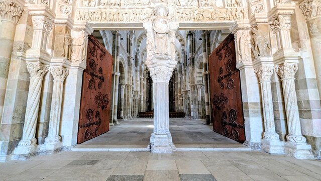 BASILIQUE SAINTE-MARIE-MADELEINE - VEZELAY (Yonne)