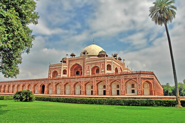 Humayun's tomb of the Mughal Emperor Humayun in Delhi, India. © robnaw