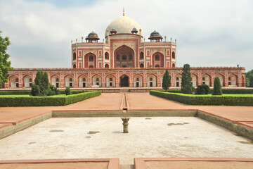 Humayun's tomb of the Mughal Emperor Humayun in Delhi, India. © robnaw
