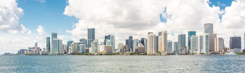 Obraz premium Miami Downtown skyline in daytime with Biscayne Bay