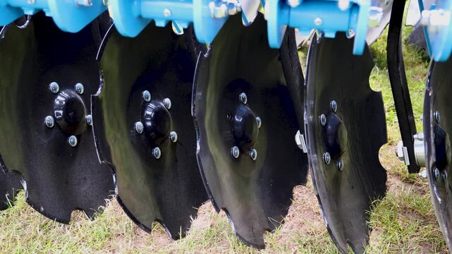 Disc harrow agriculture machinery with soil tillage metal equipment attachment featuring serrated disc elements