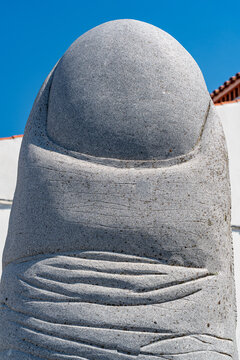 Index finger. Large-scale cement sculpture. Sculpted by the Spanish artist Jos&eacute; Lu&iacute;s Hinchado. Patented in Alpalh&atilde;o, Portugal.