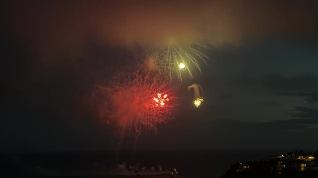 Beautiful 4th of July Fireworks over the Ocean in Laguna Beach, California (real video, not AI) 