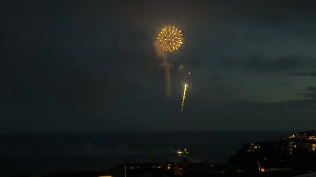 Beautiful 4th of July Fireworks over the Ocean in Laguna Beach, California (real video, not AI) 