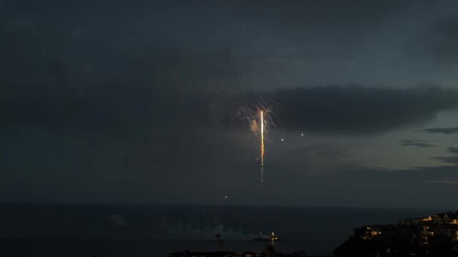 Beautiful 4th of July Fireworks over the Ocean in Laguna Beach, California (real video, not AI) 
