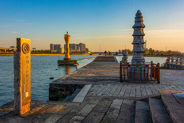 Obraz premium Sunset Scenery of Baodai Bridge, World Cultural Heritage of Grand Canal, China’s longest multi-arch ancient stone bridge