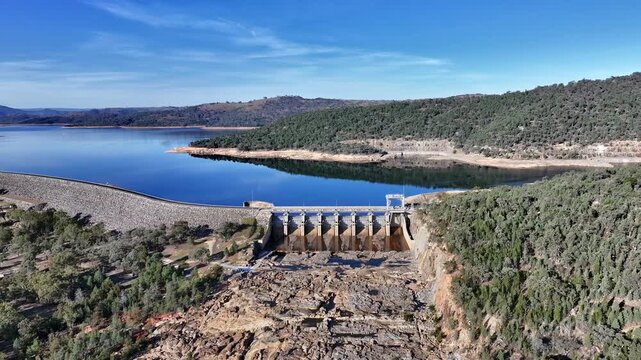 Spectacular aerial footage of Wyangala Dam NSW Australia