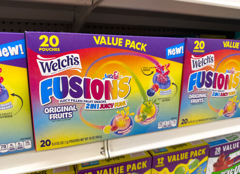 Welch&rsquo;s Fusions Juicy Filled Fruit Snacks Value Pack