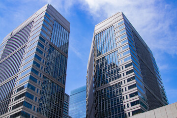 Fototapeta premium A photograph of cloud reflecting the office building at the business town in Tokyo