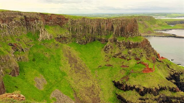 Giant's Causeway featuring rugged coastline, Northern Ireland