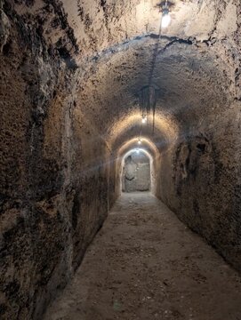 Antico serbatoio romano, la struttura, &egrave; perfettamente conservata, si sviluppa in due grandi gallerie parallele comunicanti, interamente rivestite in cocciopesto idraulico per l'impermeabilizzazione