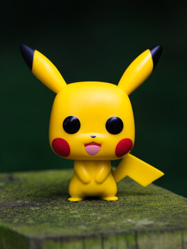Dortmund - Deutschland 6. Juli 2026 - Funko Pop Pokemon Pikachu im Wald
