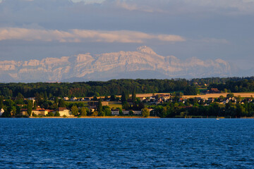 Fototapeta premium Bodensee, Blick zum Säntis im Abendlicht
