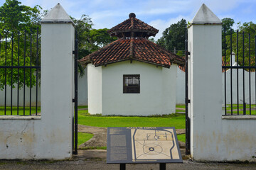 plaza de espana guam © tomjunek.com