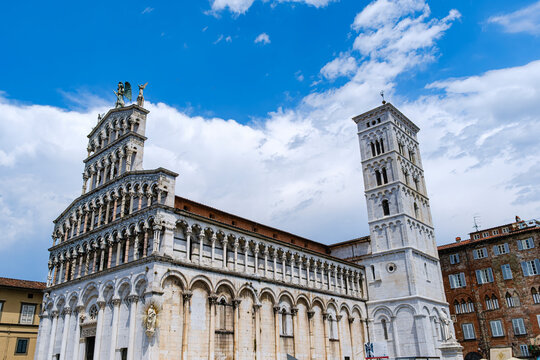 Kirche San Michele in Foro, auf der Piazza San Michele in Lucca, Toskana, Italien.