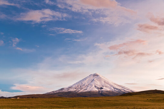 South America, Ecuador, Andes, Volcano Cotopaxi, Cotopaxi National Park, afterglow