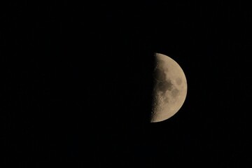 Zunehmender Mond im Juni © innja