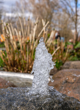 kleine Wasserbrunnen im Park, G&auml;rten der Welt, Berlin, Deutschland