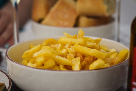 plato de patatas fritas para comer